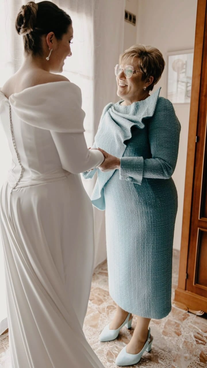 Post 10 by Luis Rocamora | Vestidos de novia e invitada on Instagram (video)