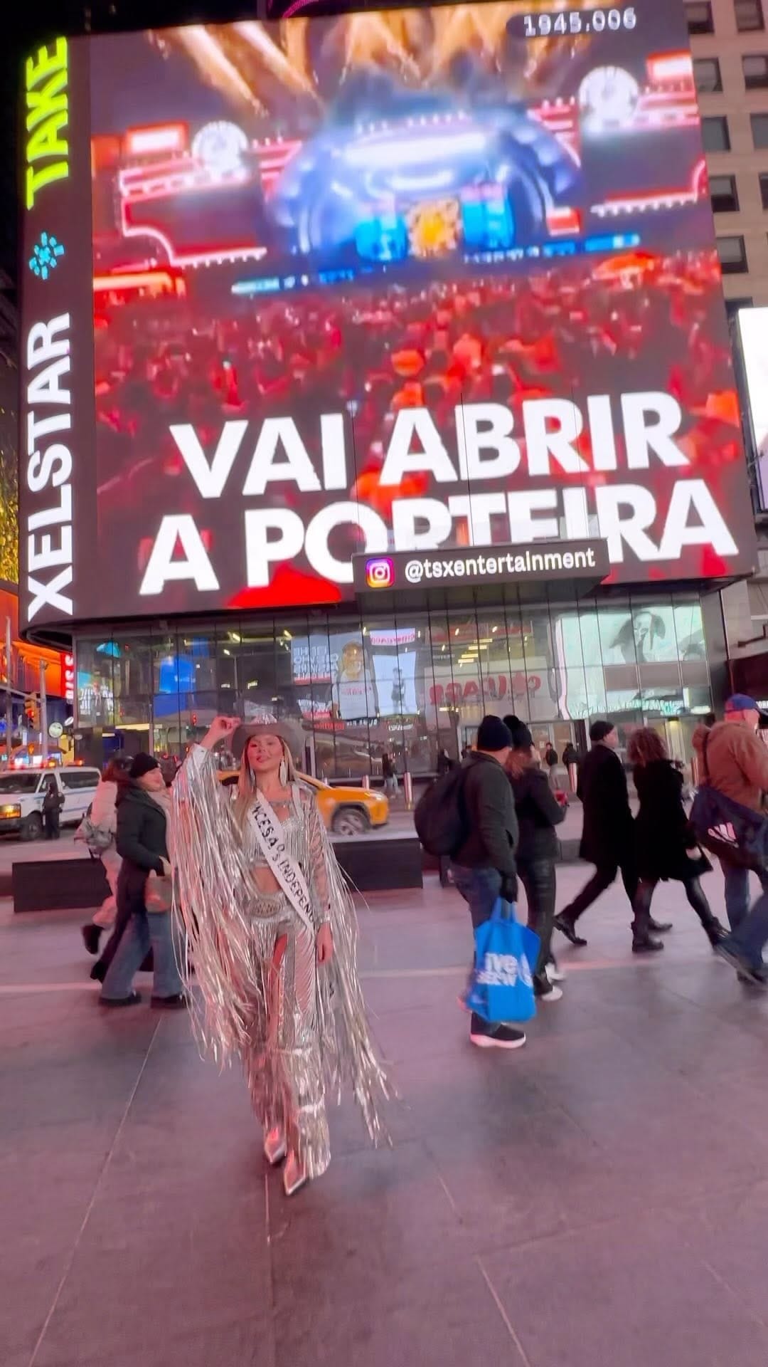 Post 9 by Vitoria Carvalho on Instagram (video)