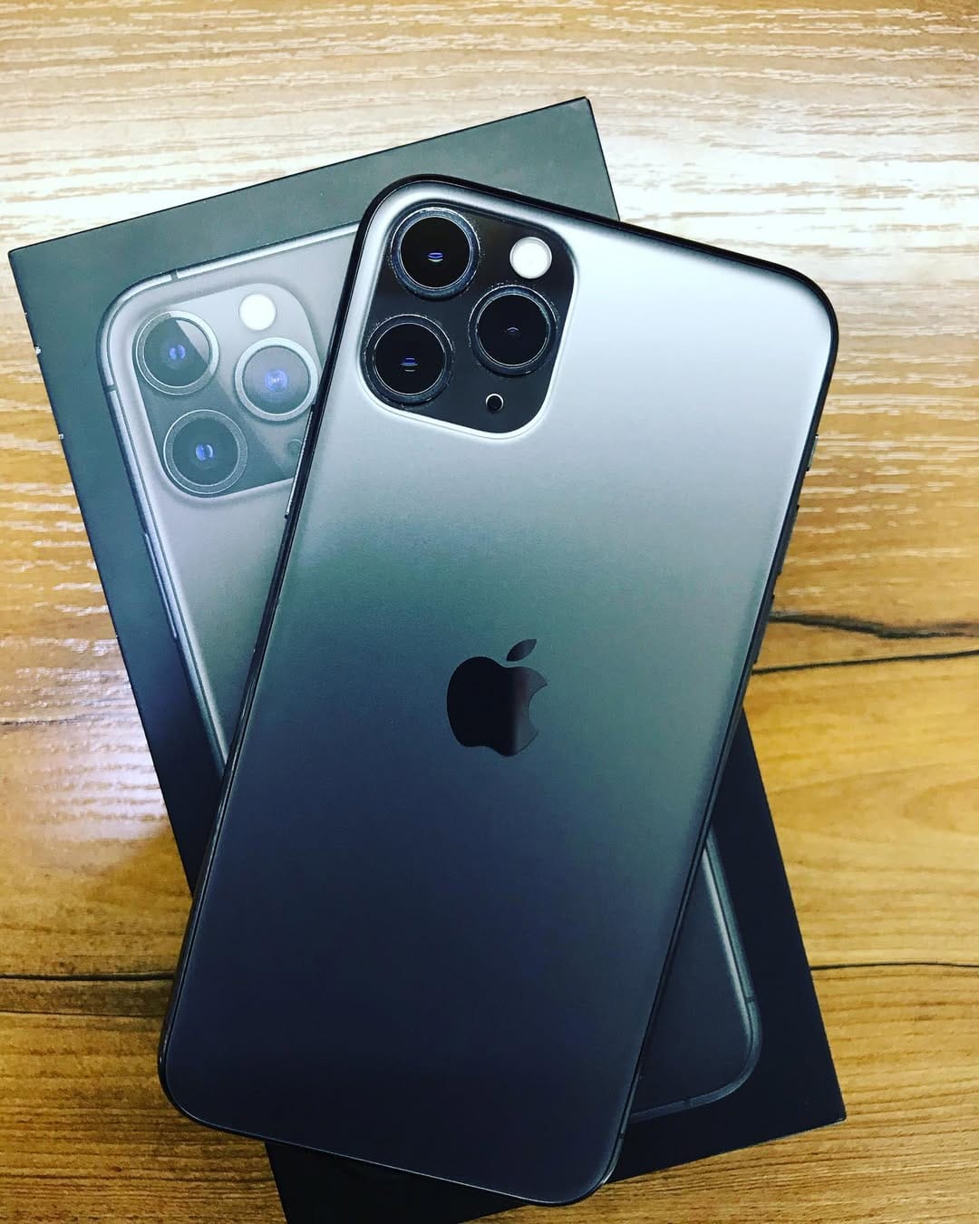 Post 1 by IPHONE•BLACK CASE•АКСЕССУАРЫ• on Instagram (image)