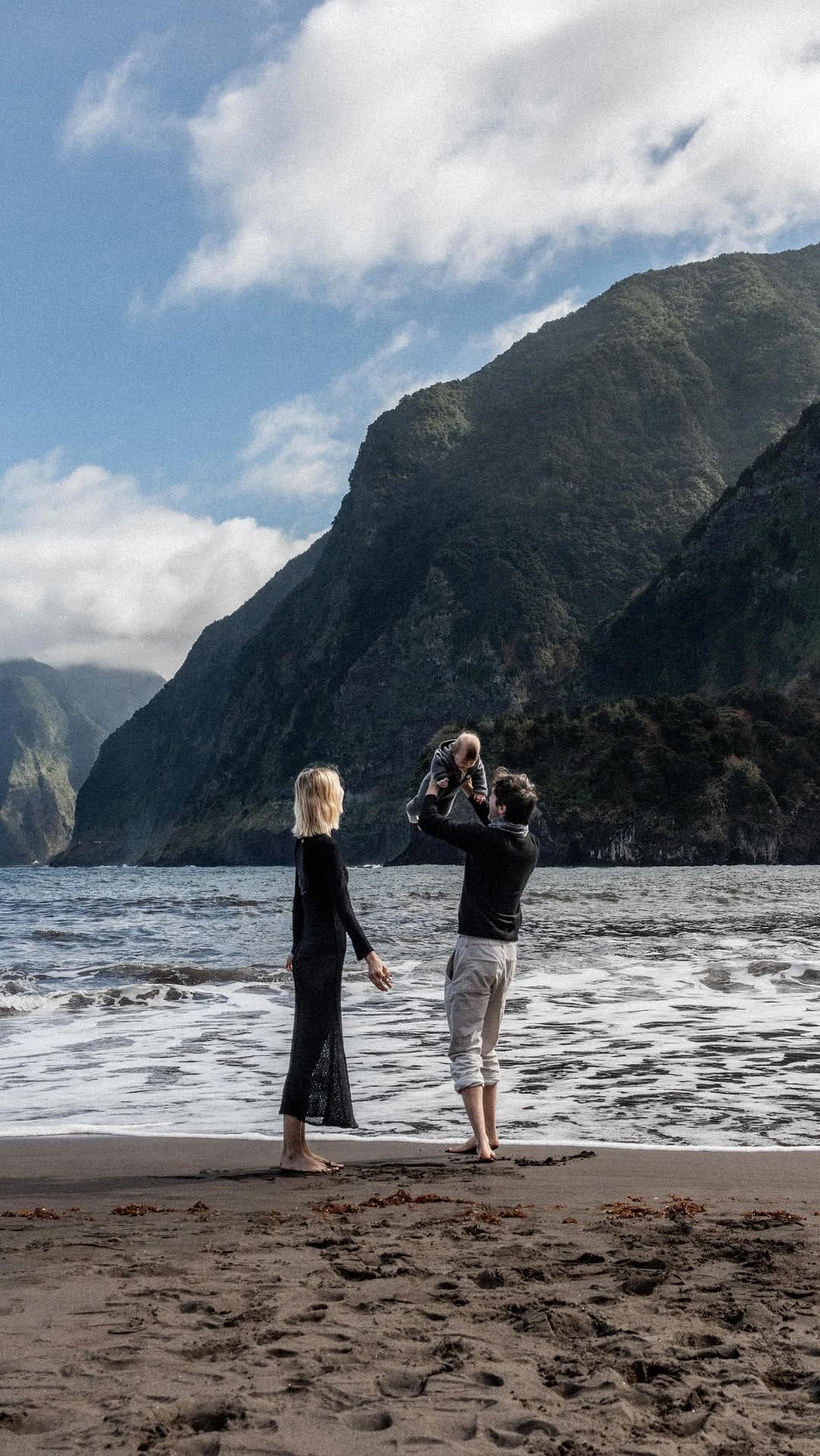 Post 5 by Martyna & Hamilton on Instagram (video)