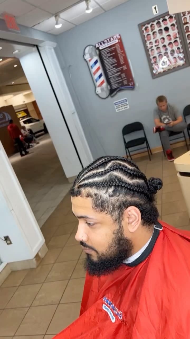 Post 10 by ALLSTAR’S SPORTS BARBERSHOP™️ on Instagram (video)