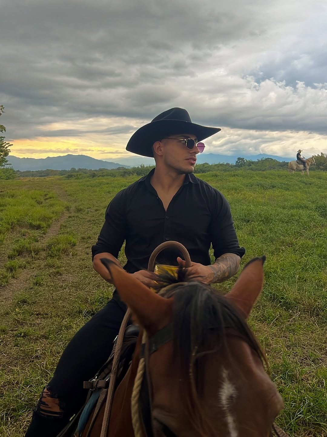 Post 8 by Sebastian Ocampo on Instagram (carousel)