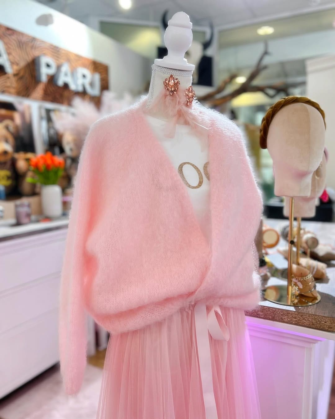 Post 9 by 𝐂𝐀𝐒𝐀 𝐏𝐀𝐑𝐈® Fashion & Jewelry Boutique on Instagram (carousel)
