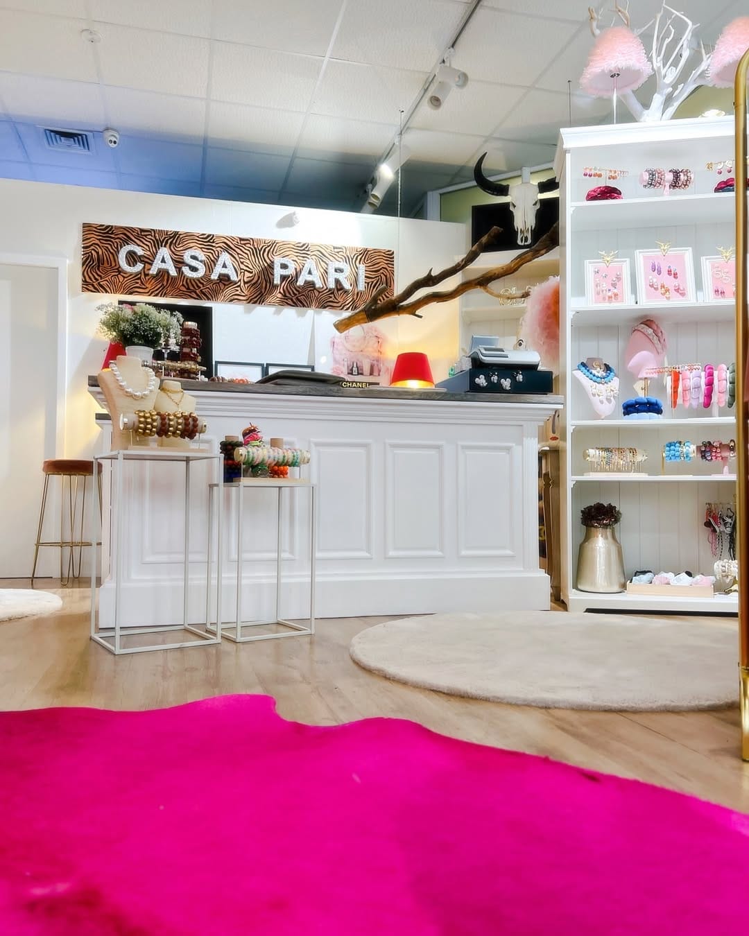 Post 8 by 𝐂𝐀𝐒𝐀 𝐏𝐀𝐑𝐈® Fashion & Jewelry Boutique on Instagram (carousel)