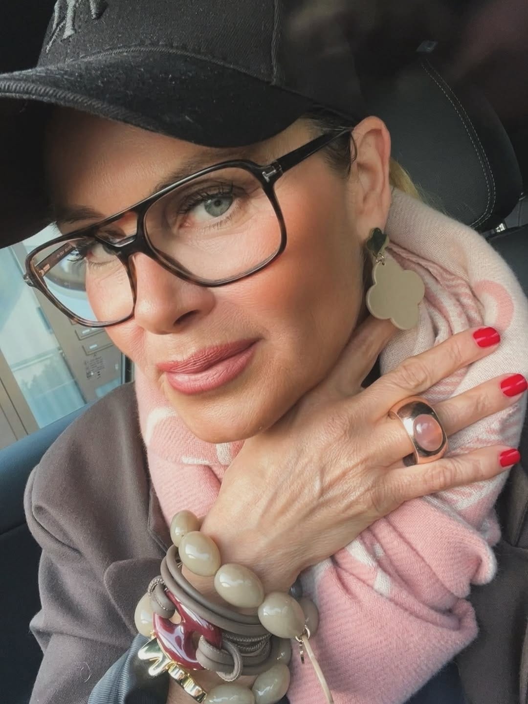Post 2 by 𝐂𝐀𝐒𝐀 𝐏𝐀𝐑𝐈® Fashion & Jewelry Boutique on Instagram (carousel)