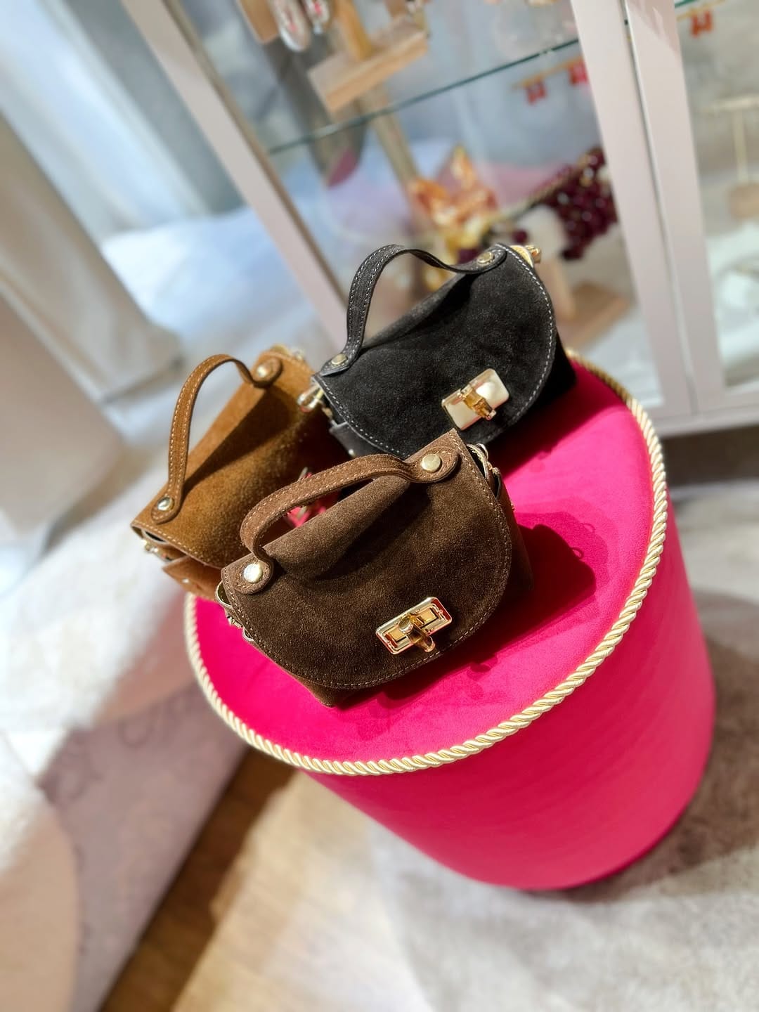 Post 6 by 𝐂𝐀𝐒𝐀 𝐏𝐀𝐑𝐈® Fashion & Jewelry Boutique on Instagram (carousel)