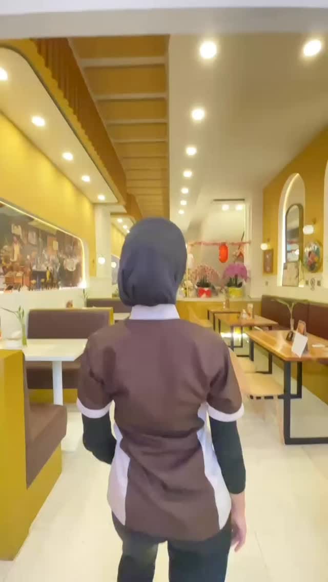 Post 2 by Lui’s Kitchen on Instagram (video)