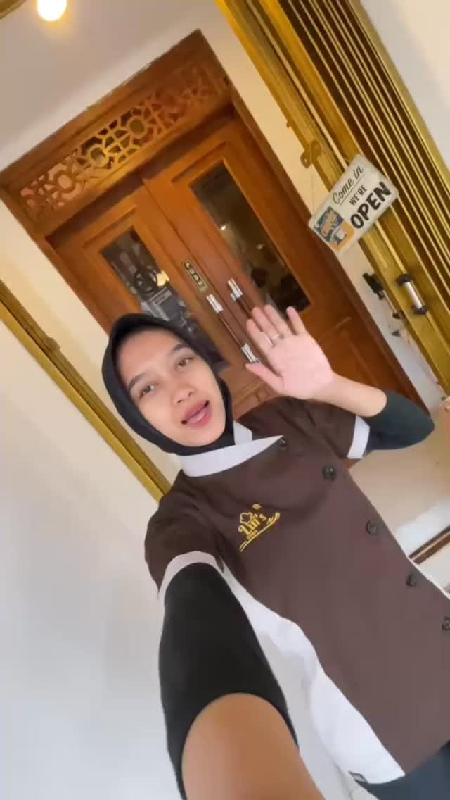 Post 5 by Lui’s Kitchen on Instagram (video)