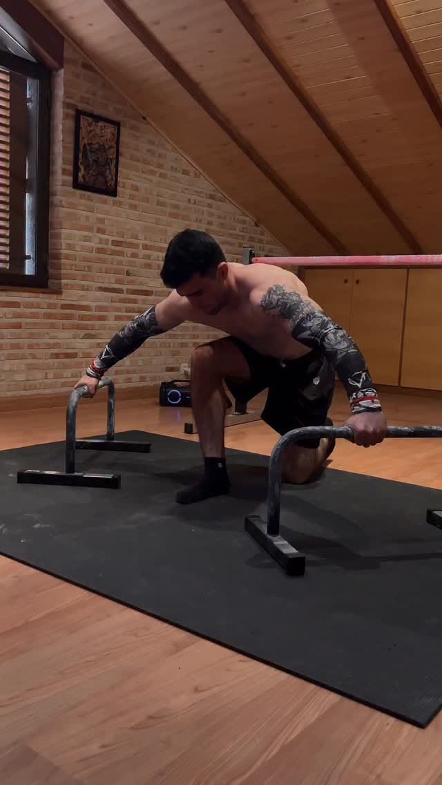 Post 3 by ADRIÁN MORENO on Instagram (video)