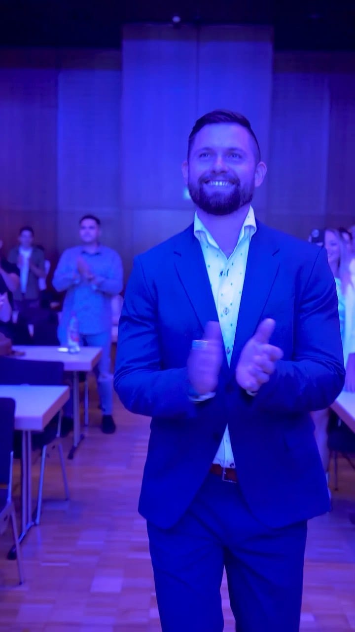 Post 2 by Nicolas Krause on Instagram (video)