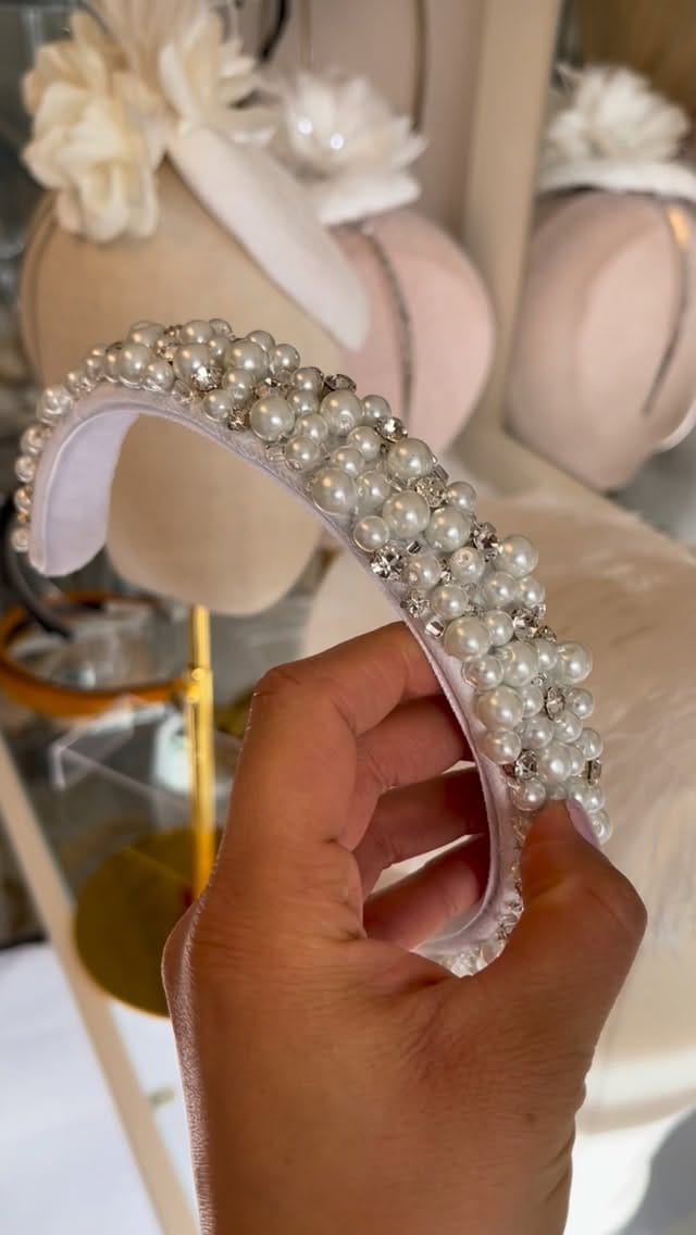 Post 8 by Tiara Design Handmade Hairaccessories on Instagram (video)