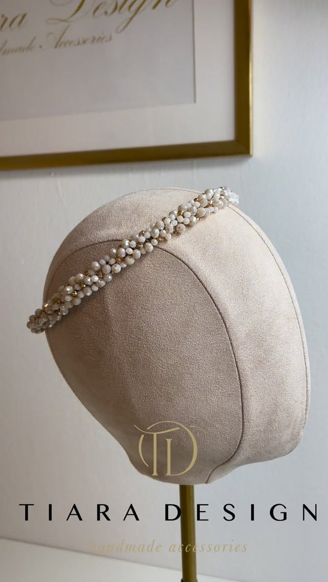 Post 1 by Tiara Design Handmade Hairaccessories on Instagram (video)