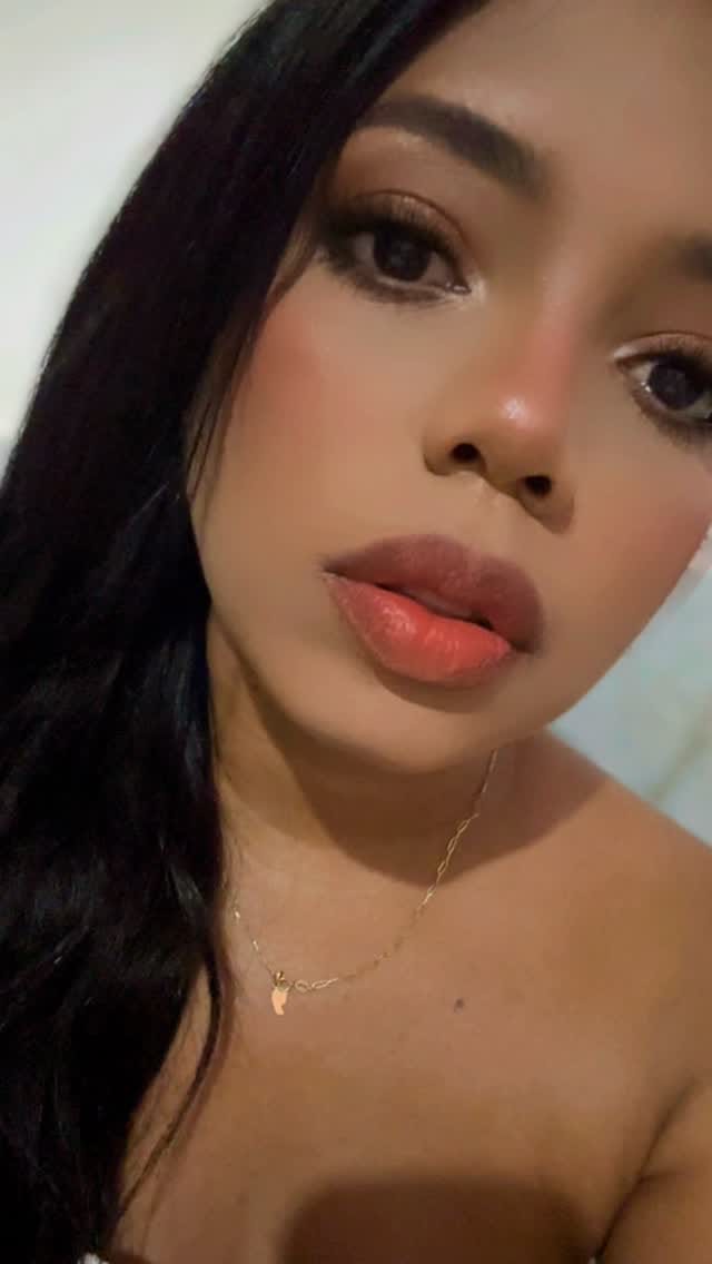 Post 6 by Yoly on Instagram (video)
