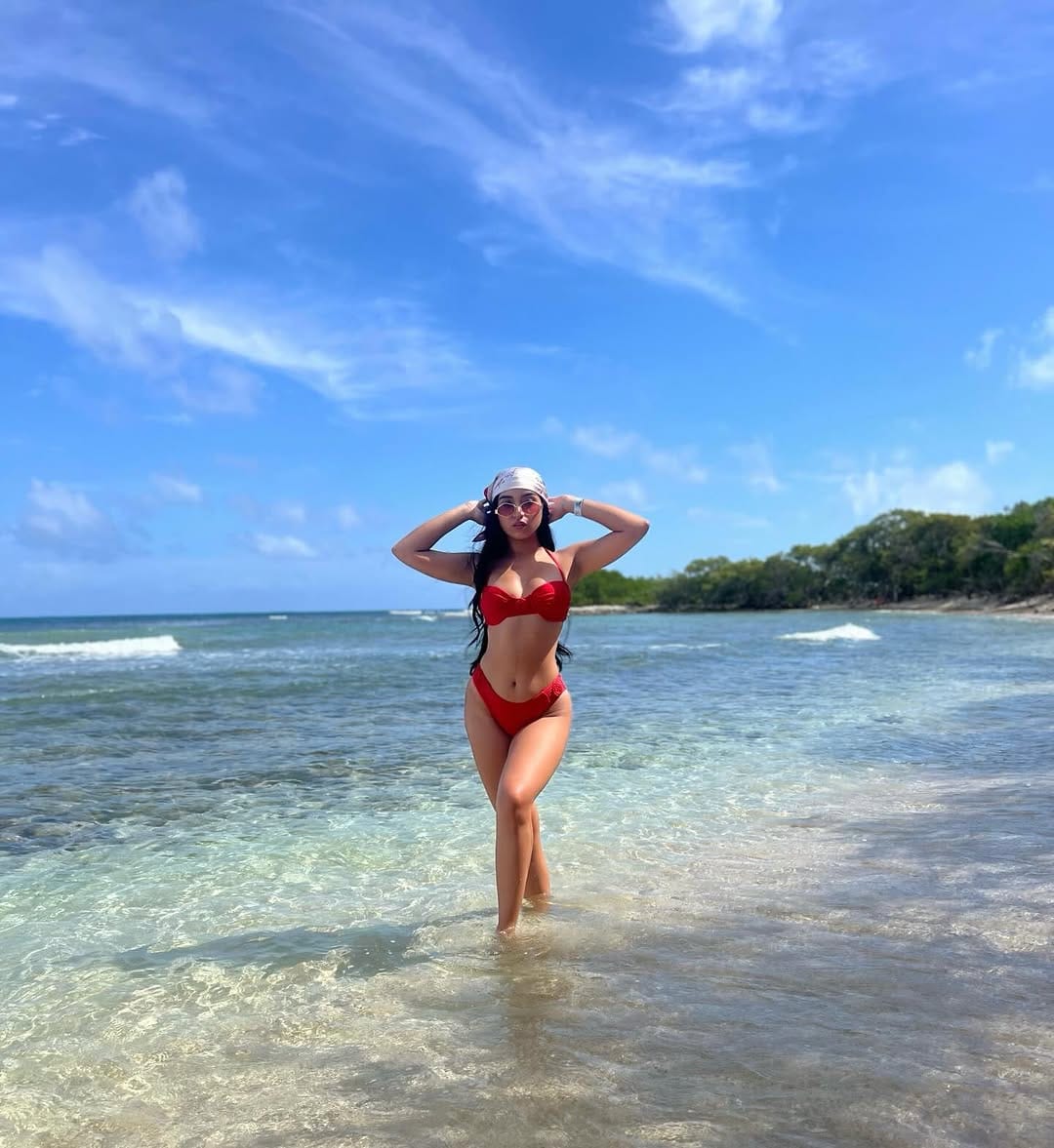 Post 4 by Ariany | Modelo 🇻🇪 on Instagram (carousel)