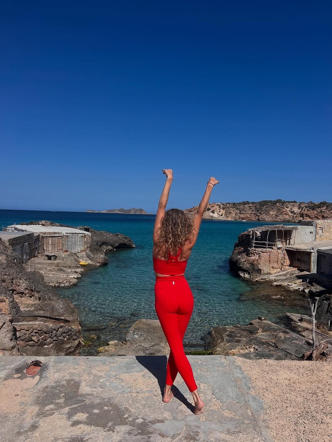 Post 8 by Hannah Swales- Yoga Instructor on Instagram (carousel)