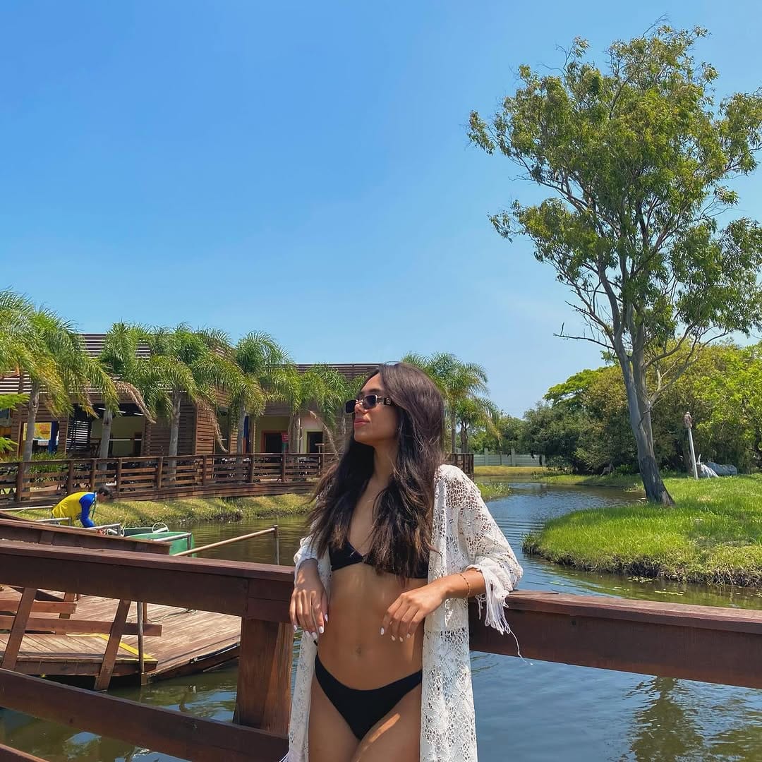 Post 8 by Ilany Larissa on Instagram (carousel)