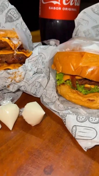 Post 4 by Master Lanches on Instagram (video)