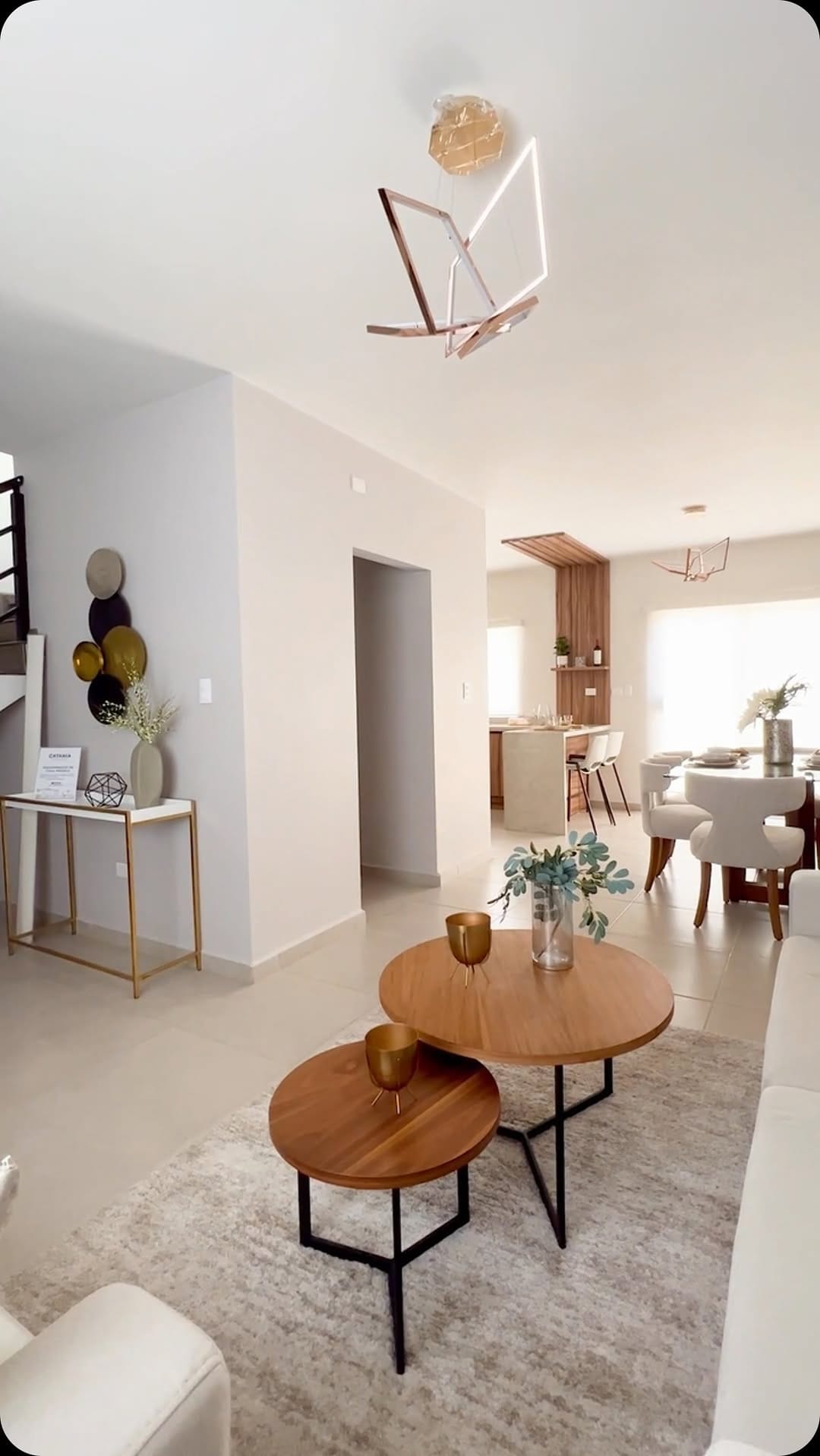 Post 10 by In Muebles Gallery on Instagram (video)