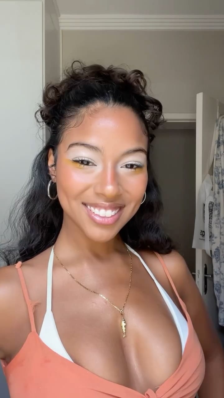 Post 1 by Vitória Boro on Instagram (video)