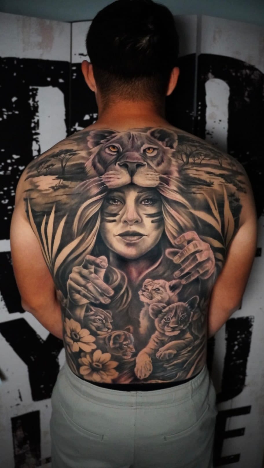 Post 6 by Lolo Torres Tattoo on Instagram (video)