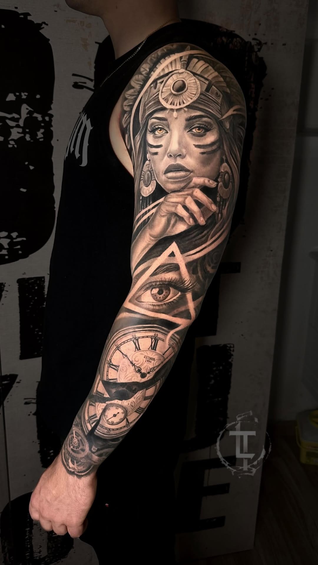 Post 8 by Lolo Torres Tattoo on Instagram (video)