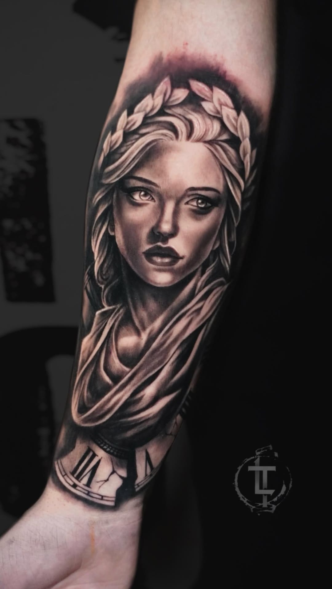 Post 2 by Lolo Torres Tattoo on Instagram (video)