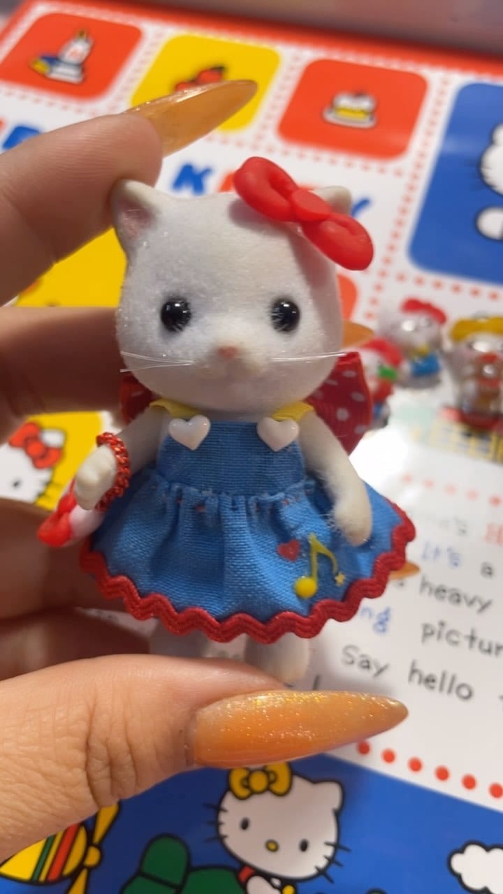 Post 10 by Queen Of Kawaii Nails on Instagram (video)