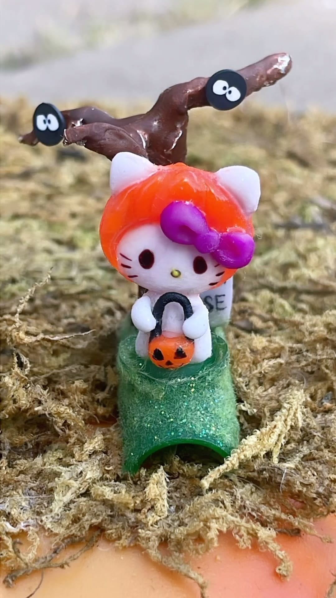 Post 8 by Queen Of Kawaii Nails on Instagram (video)