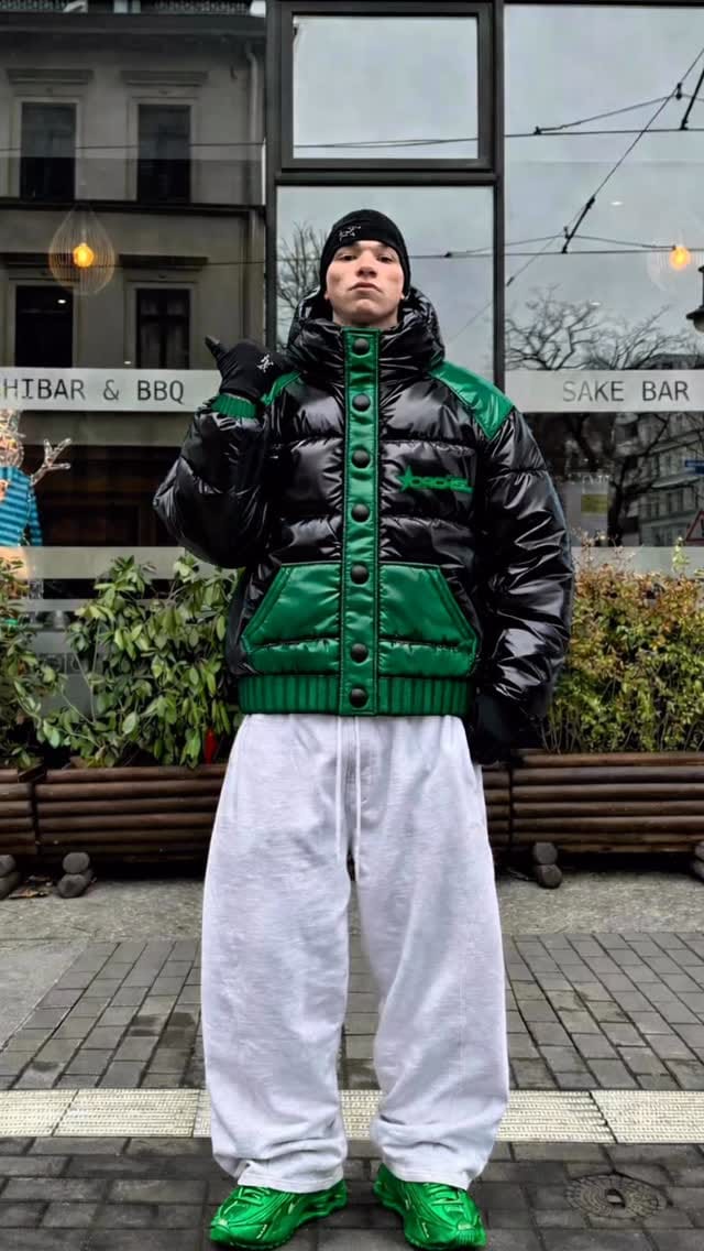Post 9 by 𝐌𝐫. 𝐃𝐚𝐜𝐡𝐬 / Fashion Designer on Instagram (video)