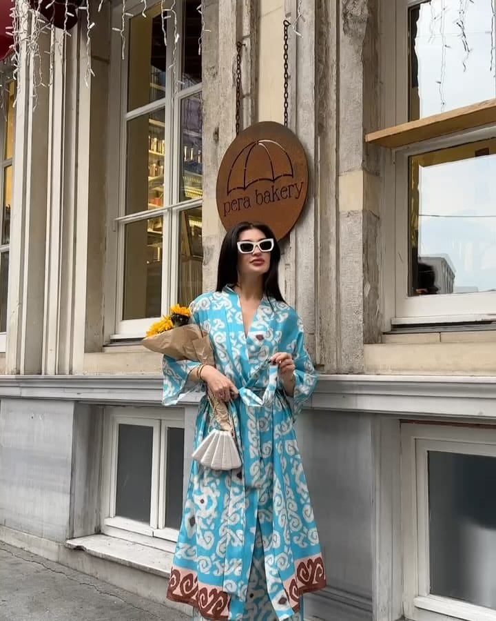 Post 3 by ALASKA on Instagram (carousel)