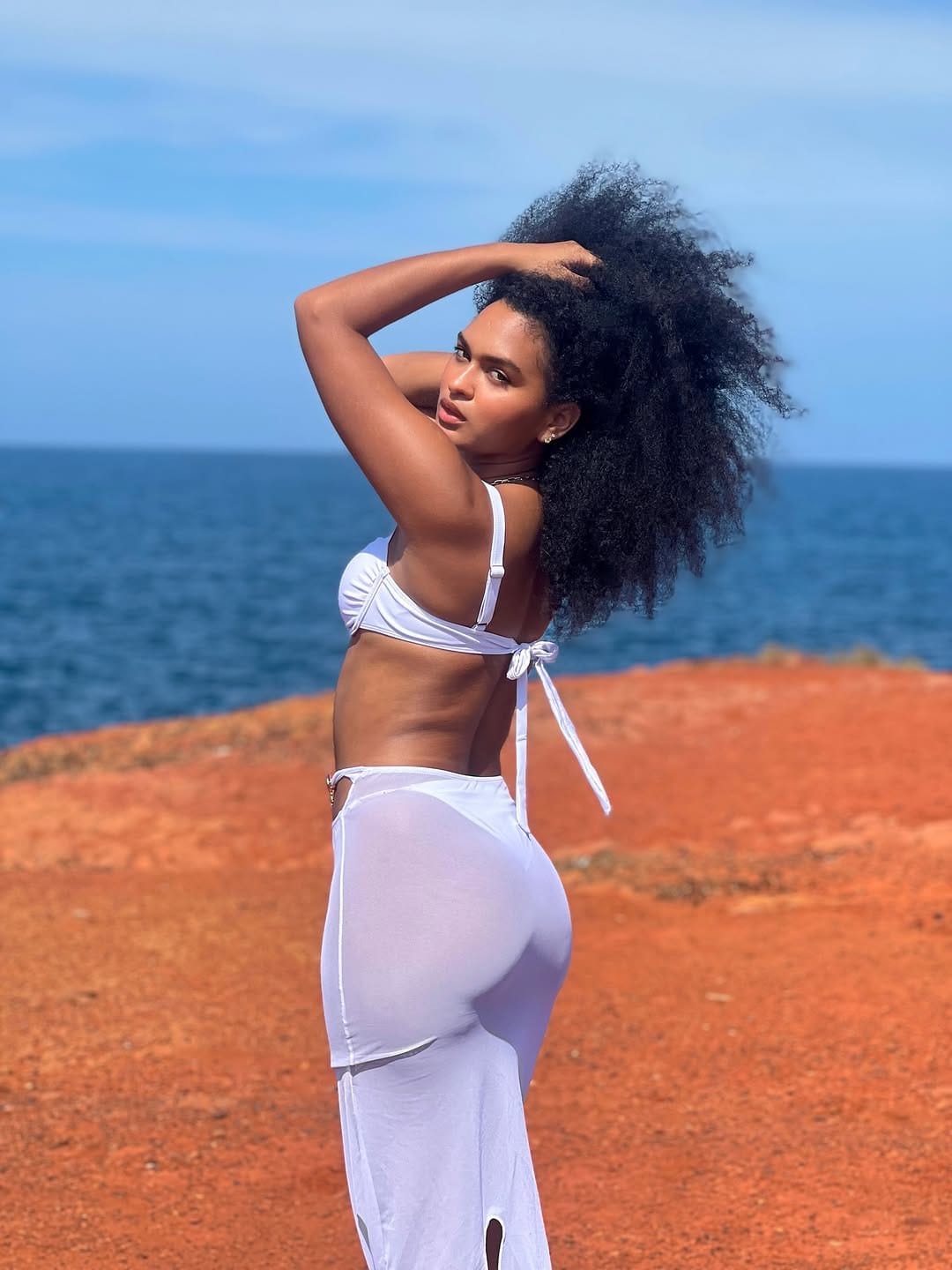 Post 5 by AFRO MODEL❤ on Instagram (carousel)