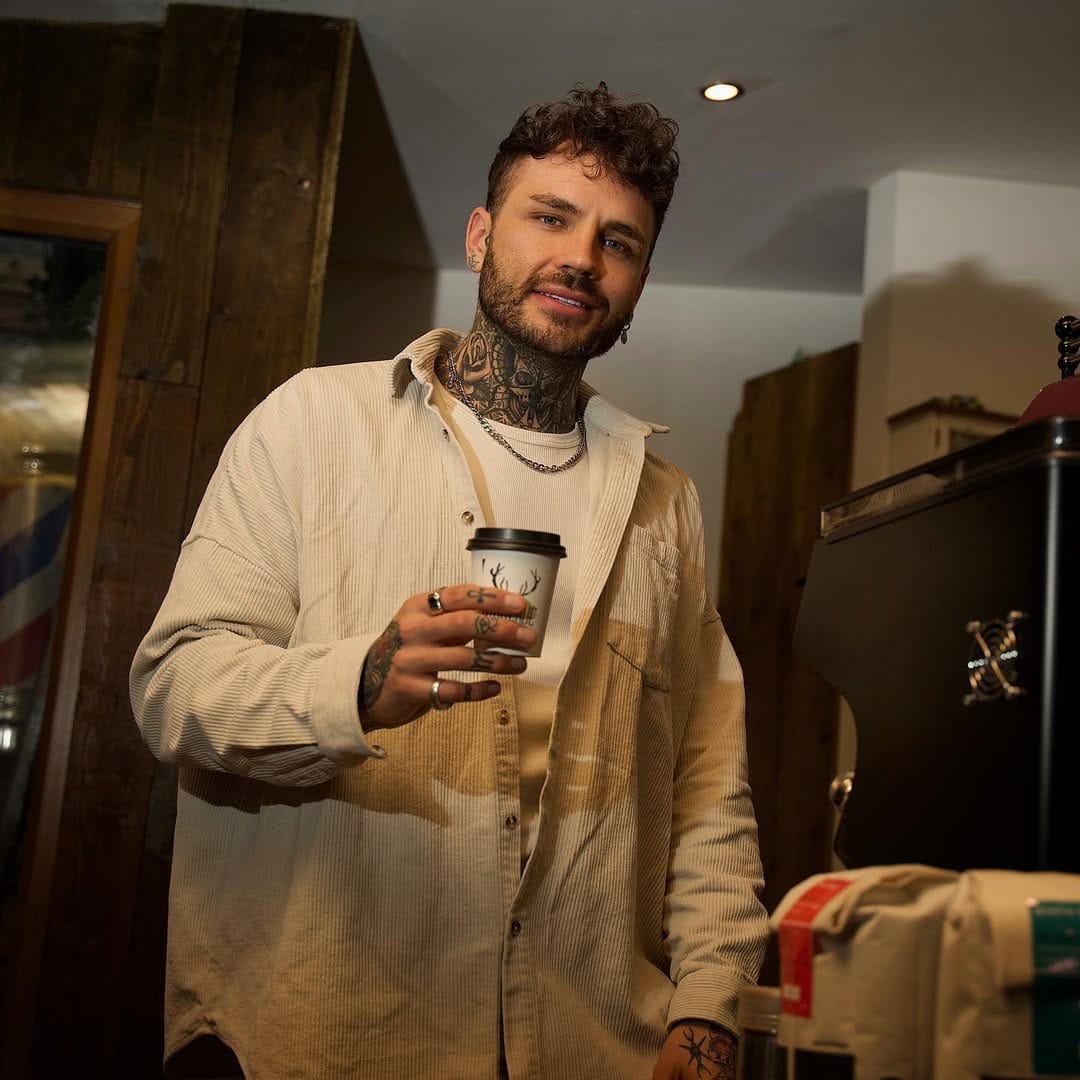 Post 10 by 𝐌𝐚𝐧𝐜𝐚𝐯𝐞 𝐁𝐚𝐫𝐛𝐞𝐫𝐬 on Instagram (image)
