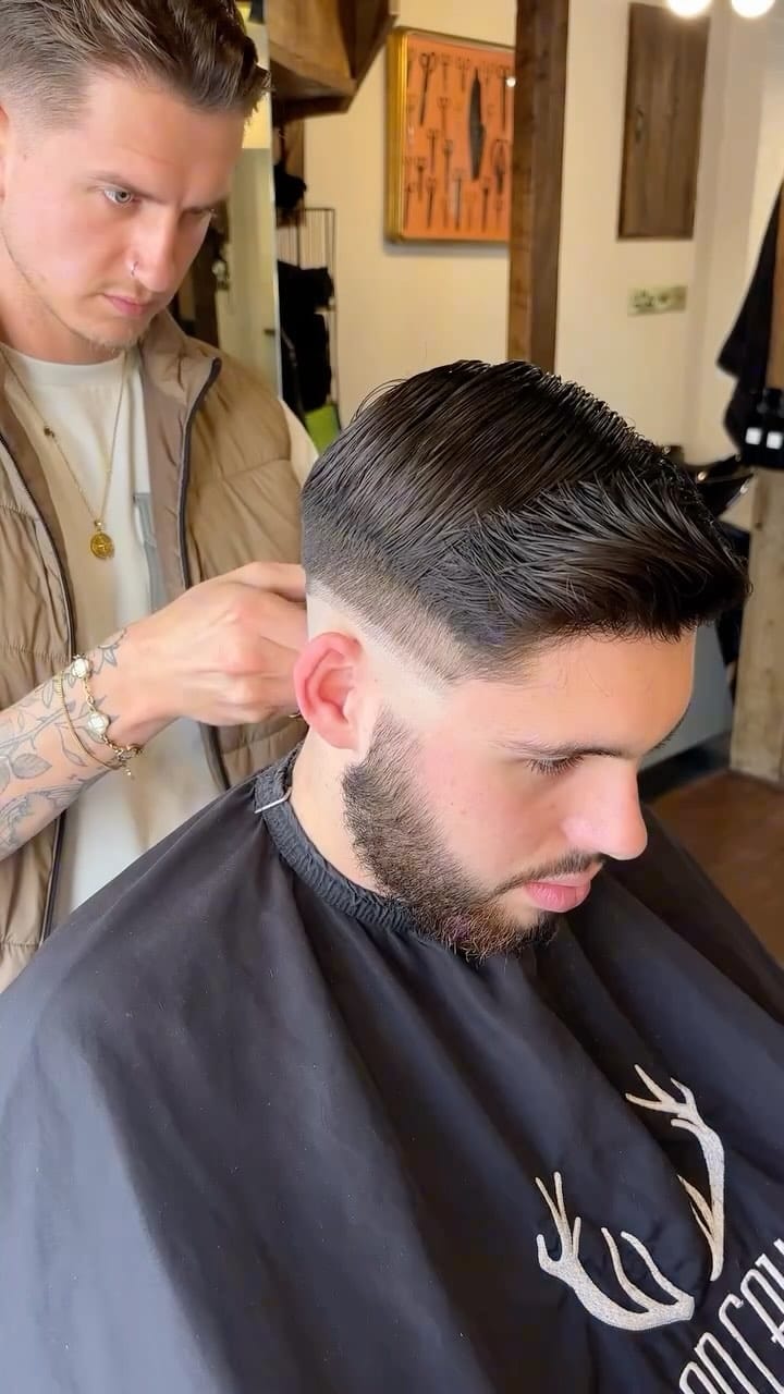 Post 3 by 𝐌𝐚𝐧𝐜𝐚𝐯𝐞 𝐁𝐚𝐫𝐛𝐞𝐫𝐬 on Instagram (video)