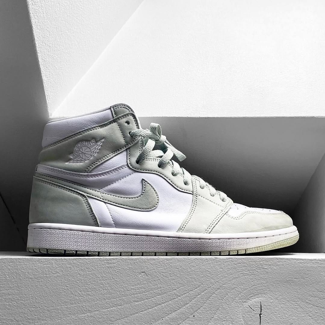 Post 1 by Sneakers Marketplace on Instagram (image)