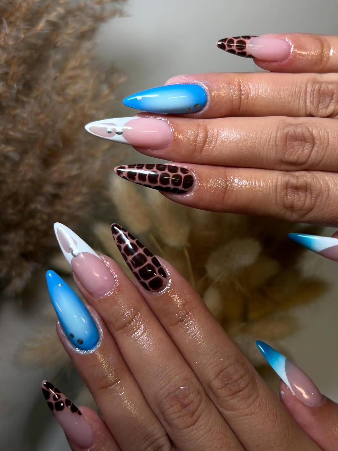 Post 3 by 𝔧𝔞𝔷𝔪𝔦𝔫𝔢 💅🏼 on Instagram (image)