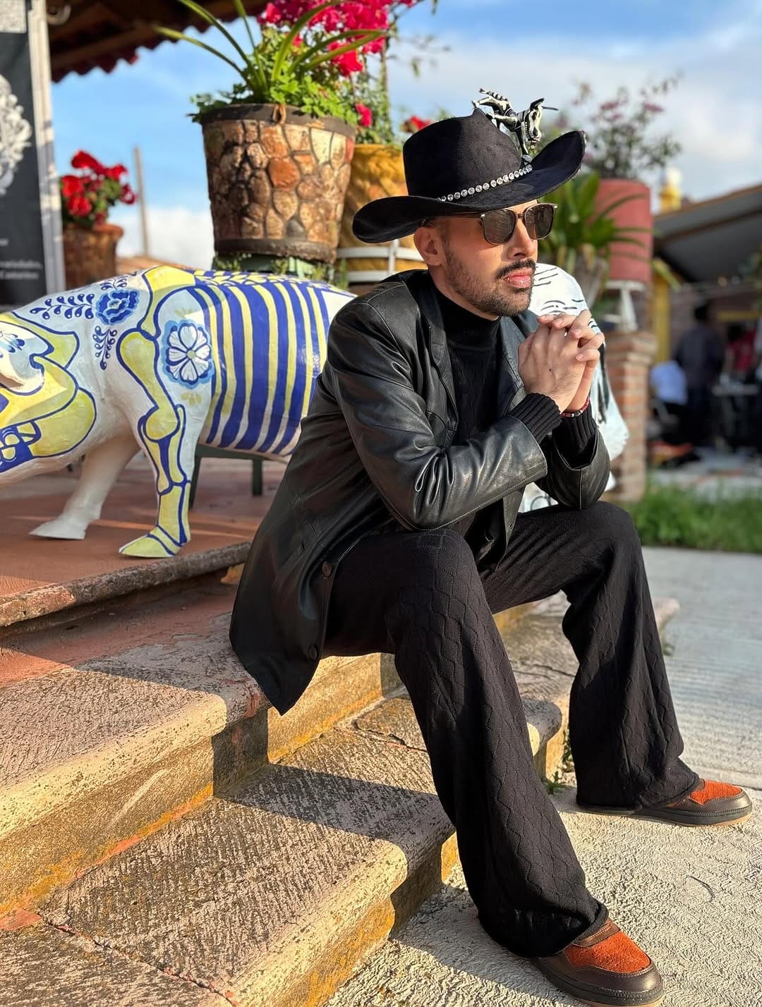 Post 8 by LEONARDO MENA on Instagram (carousel)