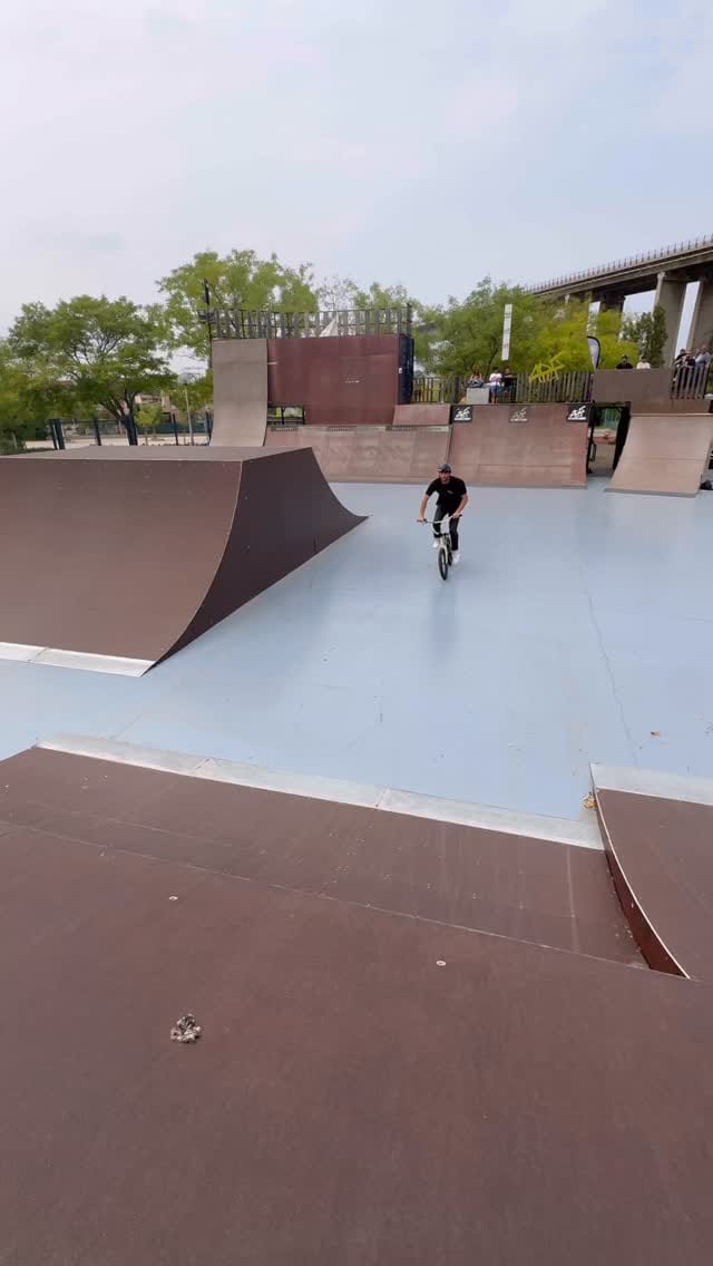 Post 9 by Istvan Caillet on Instagram (video)