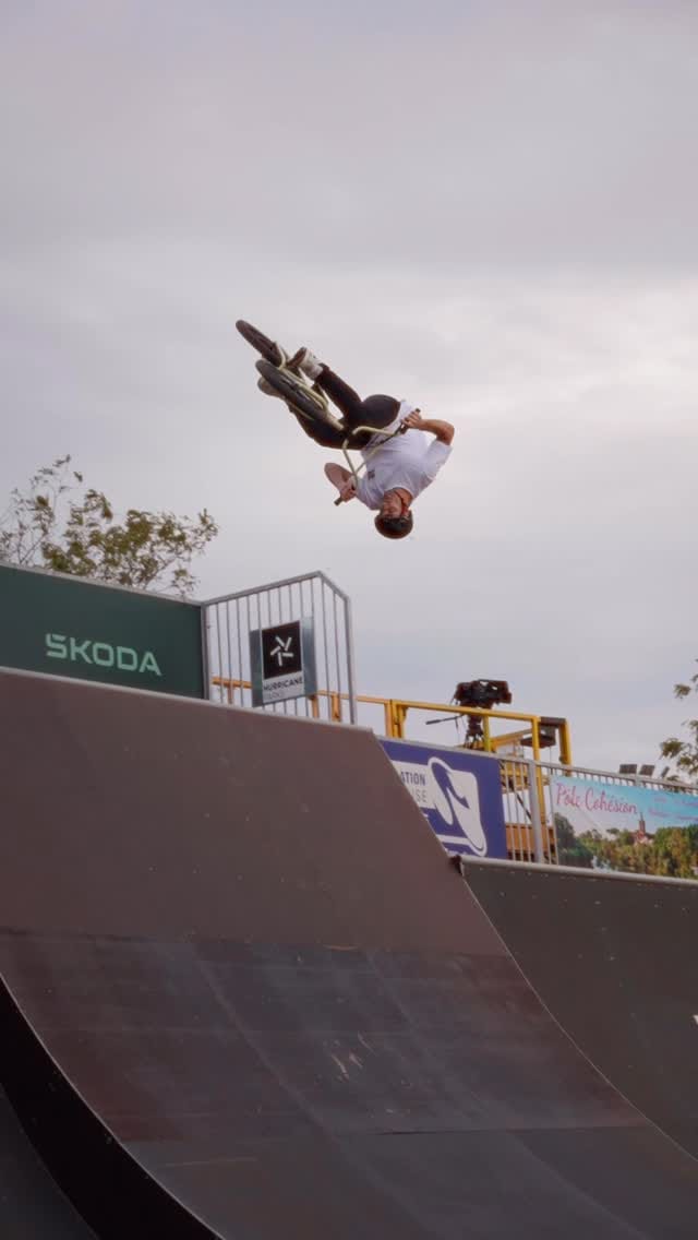 Post 7 by Istvan Caillet on Instagram (video)