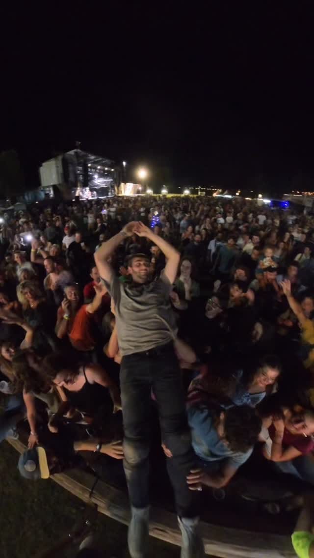 Post 4 by Istvan Caillet on Instagram (video)