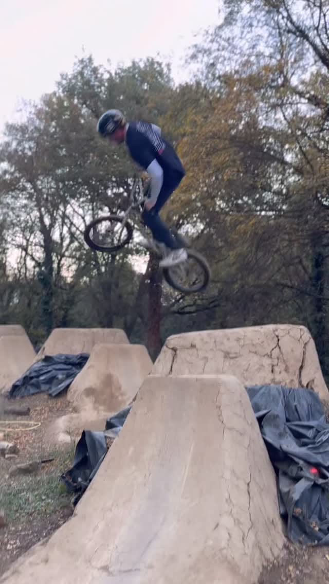 Post 6 by Istvan Caillet on Instagram (video)