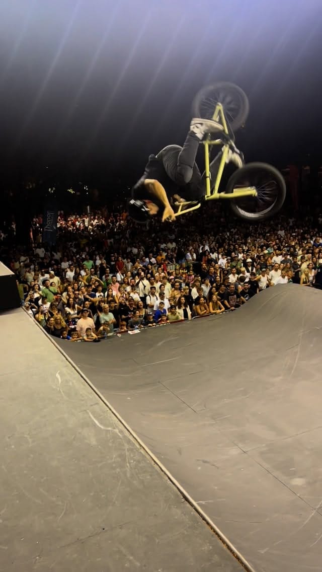 Post 10 by Istvan Caillet on Instagram (video)