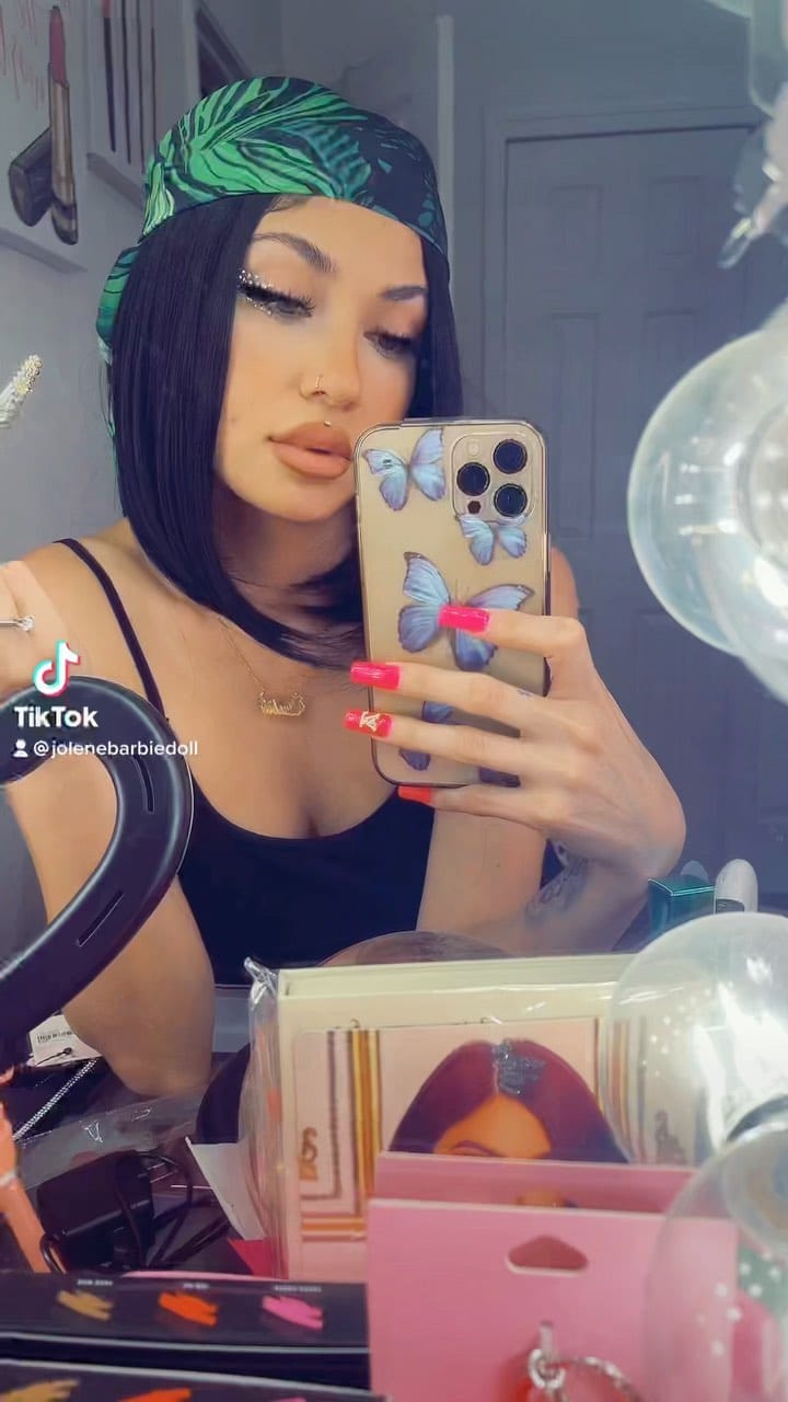 Post 8 by 🦋Barbie🦋 on Instagram (video)