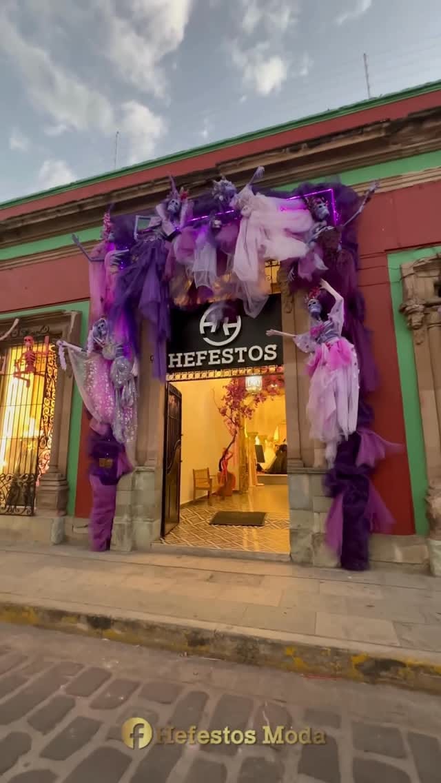 Post 9 by Hefestos Moda venta de vestidos para fiesta, novias, y 15 años. on Instagram (video)