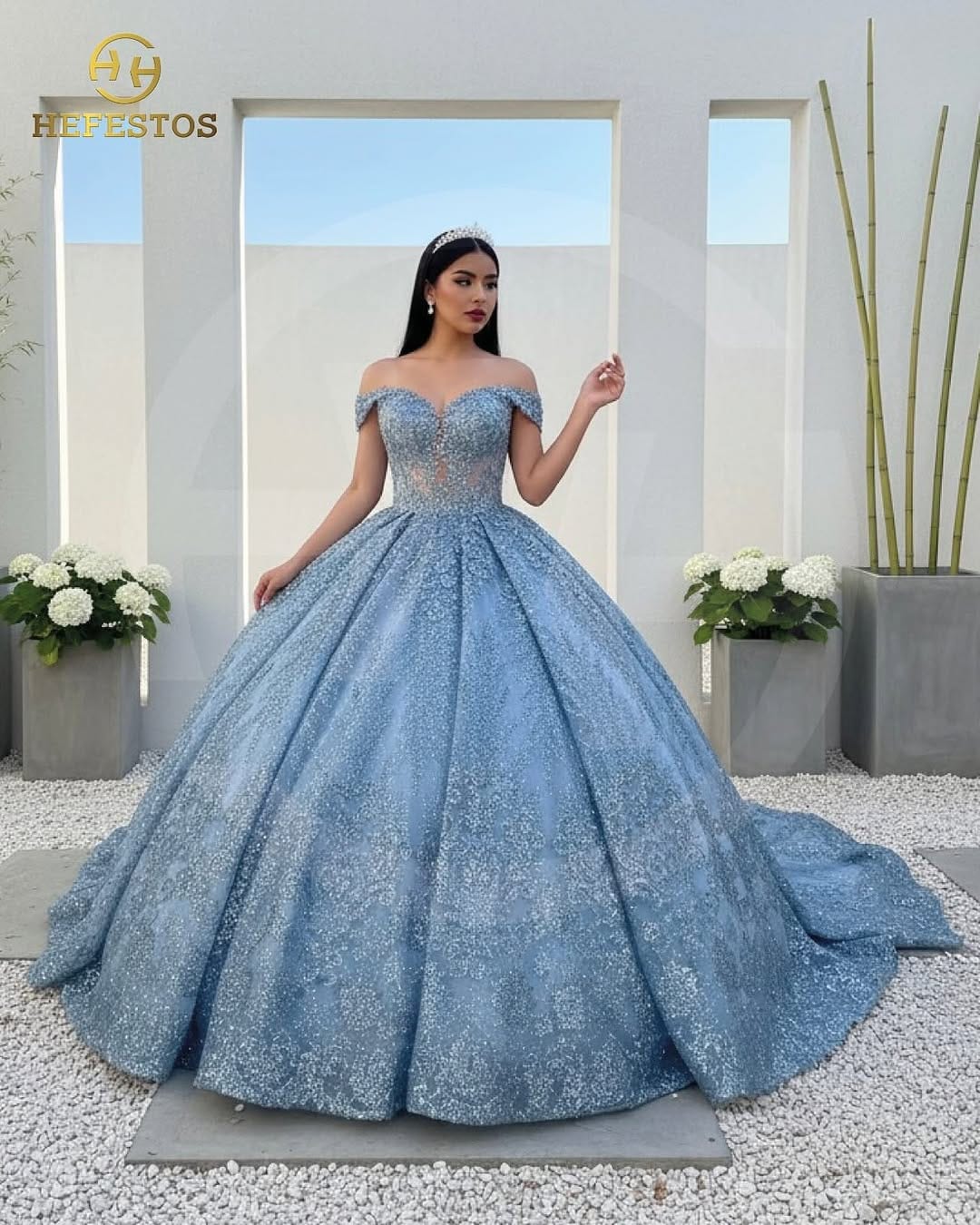 Post 7 by Hefestos Moda venta de vestidos para fiesta, novias, y 15 años. on Instagram (carousel)