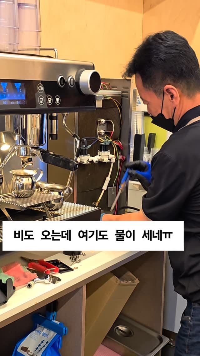Post 6 by 부평카페/커피 라떼가 맛있는 라떼킹부평문화의거리점 on Instagram (video)