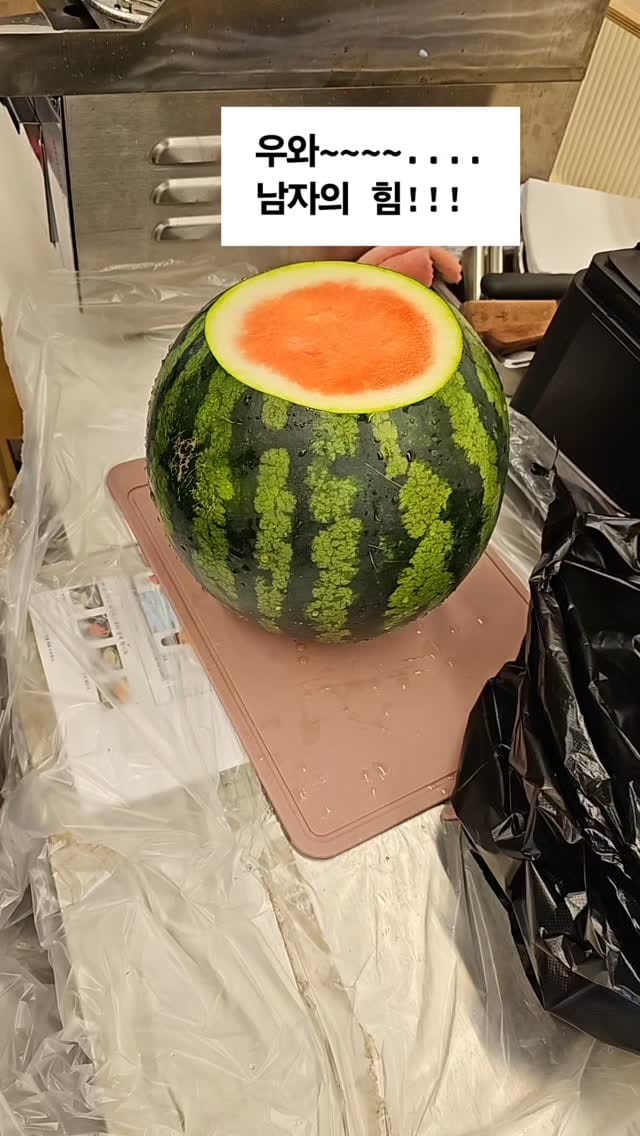Post 8 by 부평카페/커피 라떼가 맛있는 라떼킹부평문화의거리점 on Instagram (video)