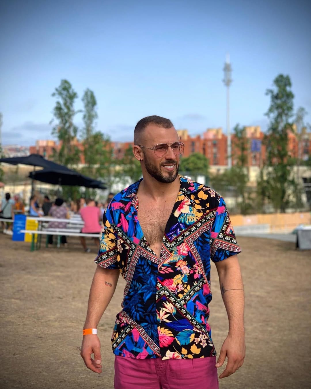 Post 10 by Eloi BG on Instagram (image)
