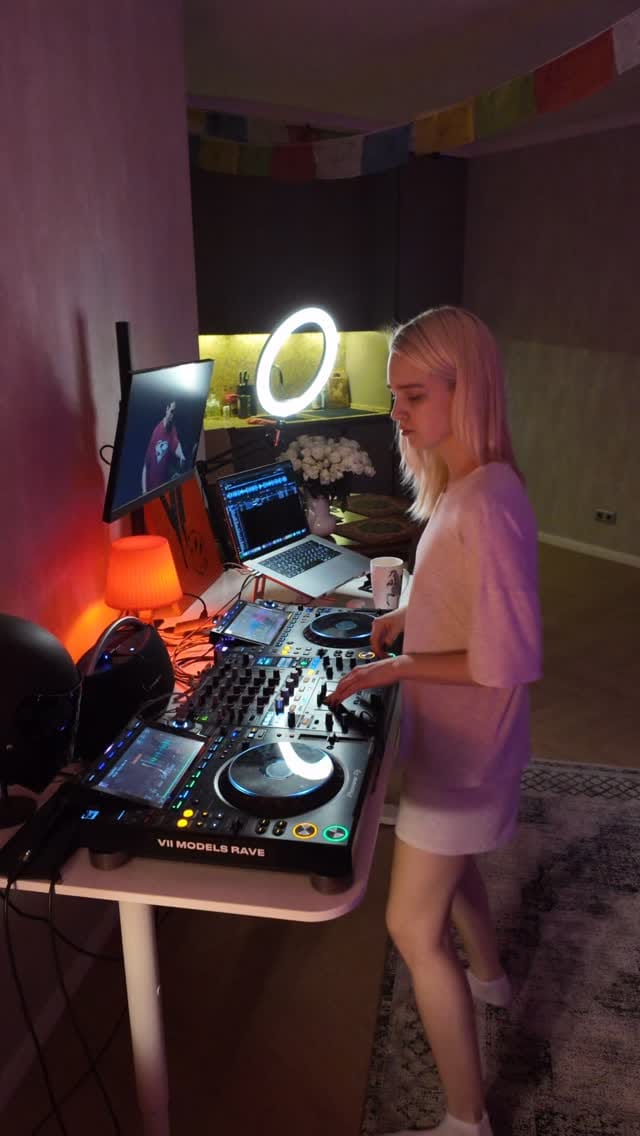 Post 2 by CΛVΞNÐI$H on Instagram (video)