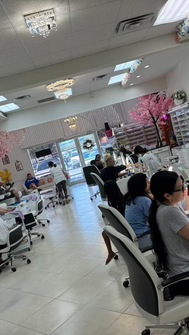 Post 8 by Sassy Nails And Lashes on Instagram (video)