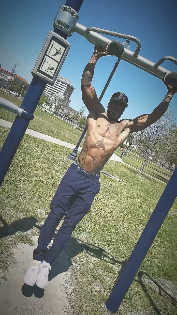 Post 3 by @nooffdaysfitness on Instagram (video)